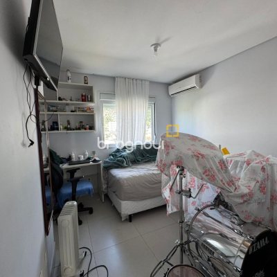 Prédio com 307m², 6 garagens, no bairro Trindade em Florianópolis