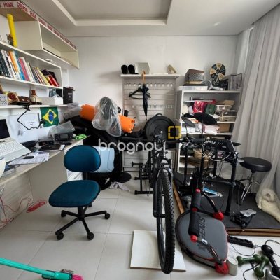 Prédio com 307m², 6 garagens, no bairro Trindade em Florianópolis