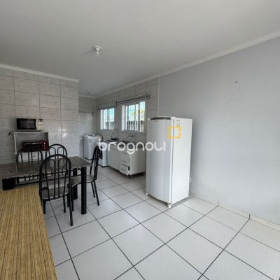 Prédio com 307m², 6 garagens, no bairro Trindade em Florianópolis