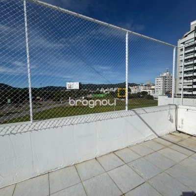 Prédio com 307m², 6 garagens, no bairro Trindade em Florianópolis