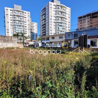 Terreno com 540m², no bairro Barreiros em São José