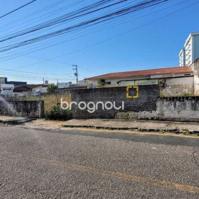 Terreno com 540m², no bairro Barreiros em São José
