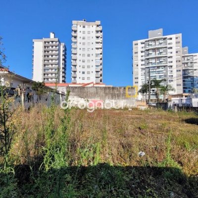Terreno com 540m², no bairro Barreiros em São José