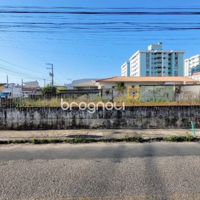 Terreno com 540m², no bairro Barreiros em São José