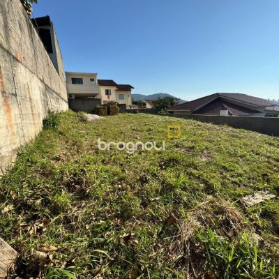 Terreno com 360m², no bairro Real Parque em São José