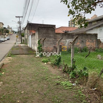 Terreno com 429m², no bairro Abraão em Florianópolis