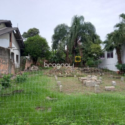 Terreno com 429m², no bairro Abraão em Florianópolis