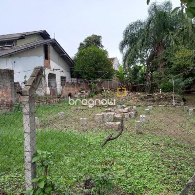 Terreno com 429m², no bairro Abraão em Florianópolis