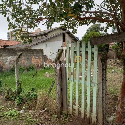 Terreno com 429m², no bairro Abraão em Florianópolis