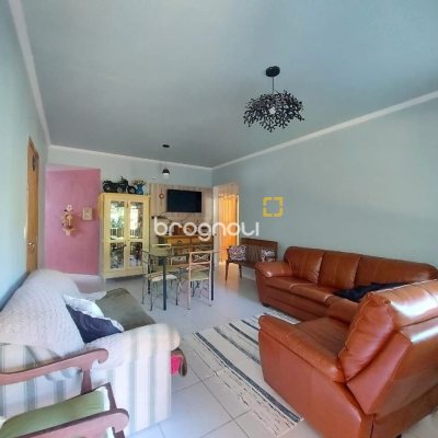Casa com 131m², 2 quartos (sendo 1 suíte), 2 garagens, no bairro São João do Rio Vermelho em Florianópolis