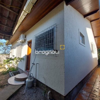 Casa com 131m², 2 quartos (sendo 1 suíte), 2 garagens, no bairro São João do Rio Vermelho em Florianópolis