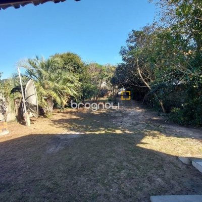 Casa com 131m², 2 quartos (sendo 1 suíte), 2 garagens, no bairro São João do Rio Vermelho em Florianópolis