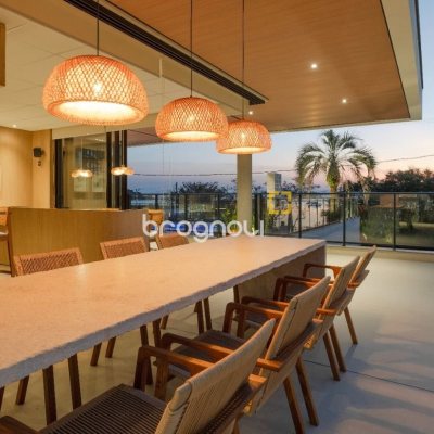 Apartamento com 112m², 2 quartos (sendo 2 suítes), 2 garagens, no bairro Santo Antônio de Lisboa em Florianópolis