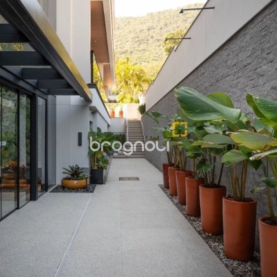 Apartamento com 111m², 2 quartos (sendo 2 suítes), 2 garagens, no bairro Santo Antônio de Lisboa em Florianópolis