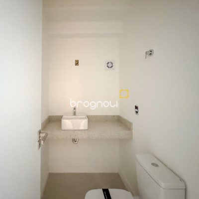 Apartamento com 111m², 2 quartos (sendo 2 suítes), 2 garagens, no bairro Santo Antônio de Lisboa em Florianópolis
