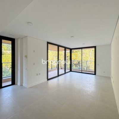 Apartamento com 111m², 2 quartos (sendo 2 suítes), 2 garagens, no bairro Santo Antônio de Lisboa em Florianópolis