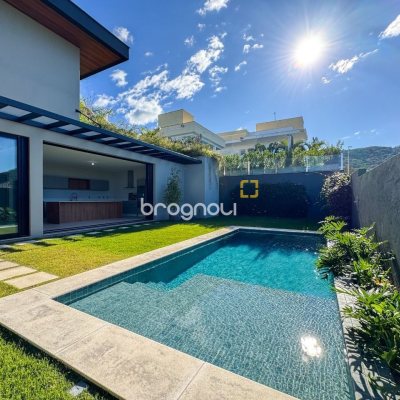 Casa com 607m², 4 quartos (sendo 4 suítes), 6 garagens, no bairro Lagoa da Conceição em Florianópolis