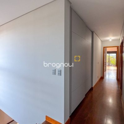 Casa com 607m², 4 quartos (sendo 4 suítes), 6 garagens, no bairro Lagoa da Conceição em Florianópolis