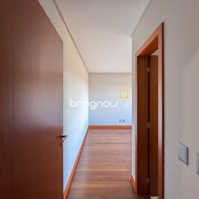 Casa com 607m², 4 quartos (sendo 4 suítes), 6 garagens, no bairro Lagoa da Conceição em Florianópolis