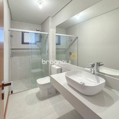 Casa com 607m², 4 quartos (sendo 4 suítes), 6 garagens, no bairro Lagoa da Conceição em Florianópolis
