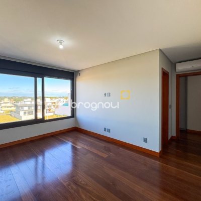 Casa com 607m², 4 quartos (sendo 4 suítes), 6 garagens, no bairro Lagoa da Conceição em Florianópolis