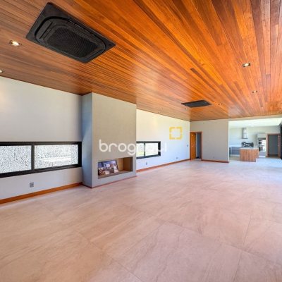 Casa com 607m², 4 quartos (sendo 4 suítes), 6 garagens, no bairro Lagoa da Conceição em Florianópolis