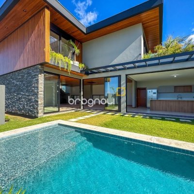 Casa com 607m², 4 quartos (sendo 4 suítes), 6 garagens, no bairro Lagoa da Conceição em Florianópolis