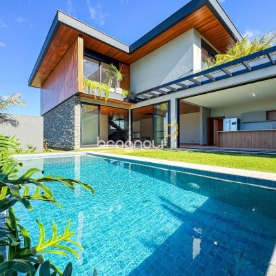 Casa com 607m², 4 quartos (sendo 4 suítes), 6 garagens, no bairro Lagoa da Conceição em Florianópolis