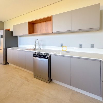 Casa com 607m², 4 quartos (sendo 4 suítes), 6 garagens, no bairro Lagoa da Conceição em Florianópolis