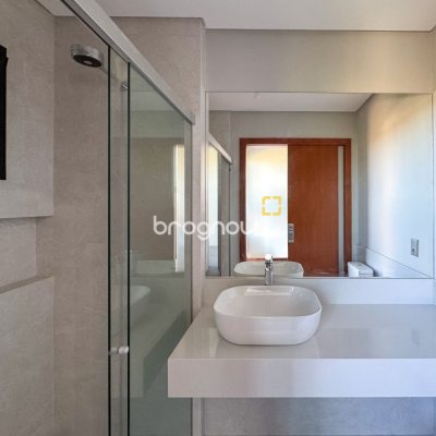 Casa com 607m², 4 quartos (sendo 4 suítes), 6 garagens, no bairro Lagoa da Conceição em Florianópolis