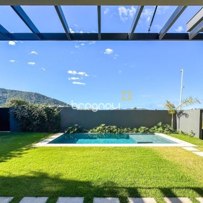 Casa com 607m², 4 quartos (sendo 4 suítes), 6 garagens, no bairro Lagoa da Conceição em Florianópolis
