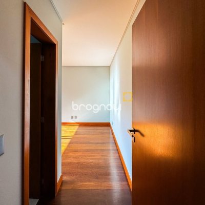 Casa com 607m², 4 quartos (sendo 4 suítes), 6 garagens, no bairro Lagoa da Conceição em Florianópolis
