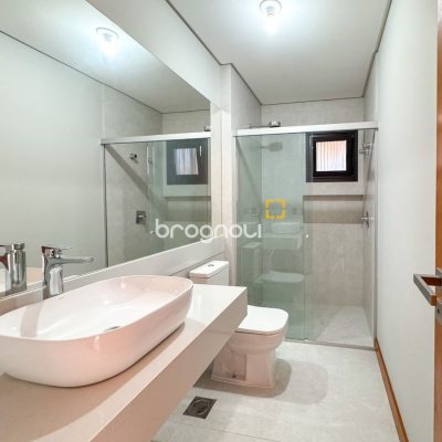 Casa com 607m², 4 quartos (sendo 4 suítes), 6 garagens, no bairro Lagoa da Conceição em Florianópolis
