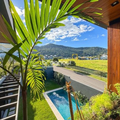 Casa com 607m², 4 quartos (sendo 4 suítes), 6 garagens, no bairro Lagoa da Conceição em Florianópolis
