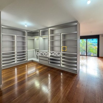 Casa com 607m², 4 quartos (sendo 4 suítes), 6 garagens, no bairro Lagoa da Conceição em Florianópolis