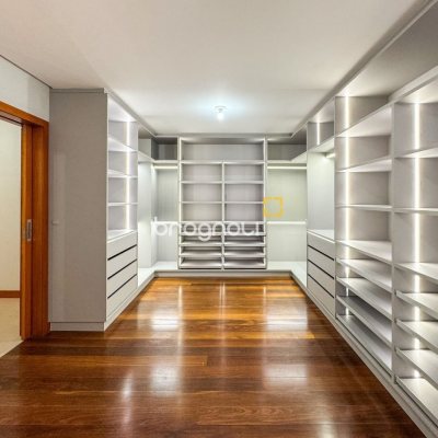 Casa com 607m², 4 quartos (sendo 4 suítes), 6 garagens, no bairro Lagoa da Conceição em Florianópolis