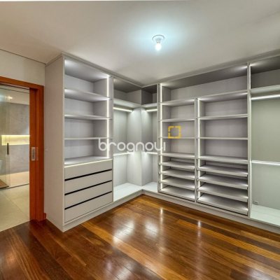 Casa com 607m², 4 quartos (sendo 4 suítes), 6 garagens, no bairro Lagoa da Conceição em Florianópolis