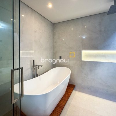 Casa com 607m², 4 quartos (sendo 4 suítes), 6 garagens, no bairro Lagoa da Conceição em Florianópolis
