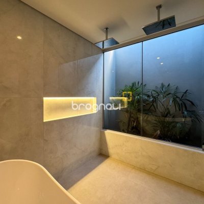 Casa com 607m², 4 quartos (sendo 4 suítes), 6 garagens, no bairro Lagoa da Conceição em Florianópolis