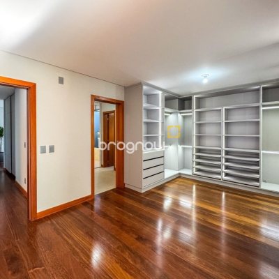 Casa com 607m², 4 quartos (sendo 4 suítes), 6 garagens, no bairro Lagoa da Conceição em Florianópolis