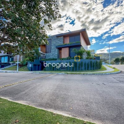 Casa com 607m², 4 quartos (sendo 4 suítes), 6 garagens, no bairro Lagoa da Conceição em Florianópolis