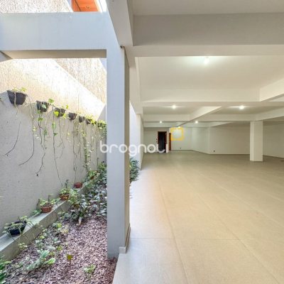 Casa com 607m², 4 quartos (sendo 4 suítes), 6 garagens, no bairro Lagoa da Conceição em Florianópolis