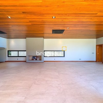 Casa com 607m², 4 quartos (sendo 4 suítes), 6 garagens, no bairro Lagoa da Conceição em Florianópolis