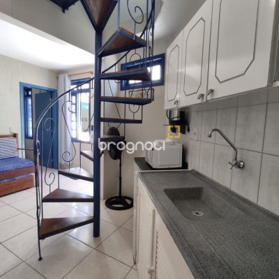 Pousada / Hotel com 642m², 13 quartos (sendo 13 suítes), 11 garagens, no bairro Ingleses em Florianópolis
