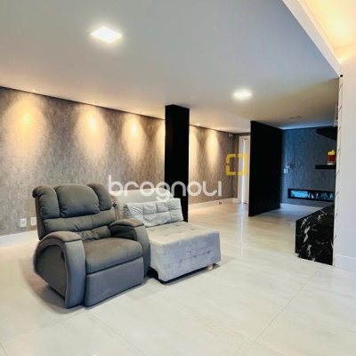 Casa com 285m², 4 quartos (sendo 2 suítes), 2 garagens, no bairro Trindade em Florianópolis