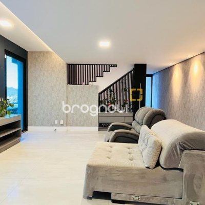 Casa com 285m², 4 quartos (sendo 2 suítes), 2 garagens, no bairro Trindade em Florianópolis