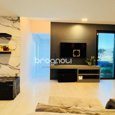 Casa com 285m², 4 quartos (sendo 2 suítes), 2 garagens, no bairro Trindade em Florianópolis