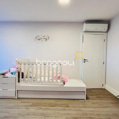 Casa com 285m², 4 quartos (sendo 2 suítes), 2 garagens, no bairro Trindade em Florianópolis