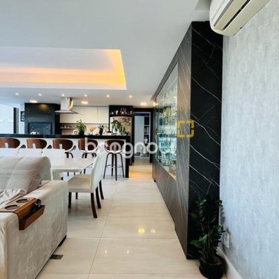 Casa com 285m², 4 quartos (sendo 2 suítes), 2 garagens, no bairro Trindade em Florianópolis