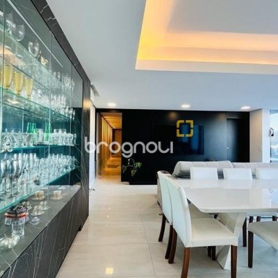 Casa com 285m², 4 quartos (sendo 2 suítes), 2 garagens, no bairro Trindade em Florianópolis